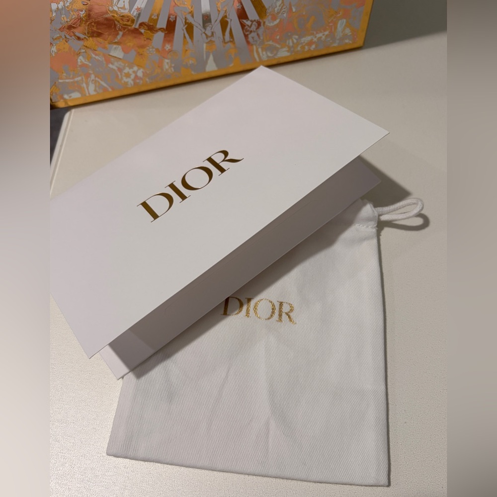 Christian Dior Gift Box and Dust Cover - Picture 4 of 6